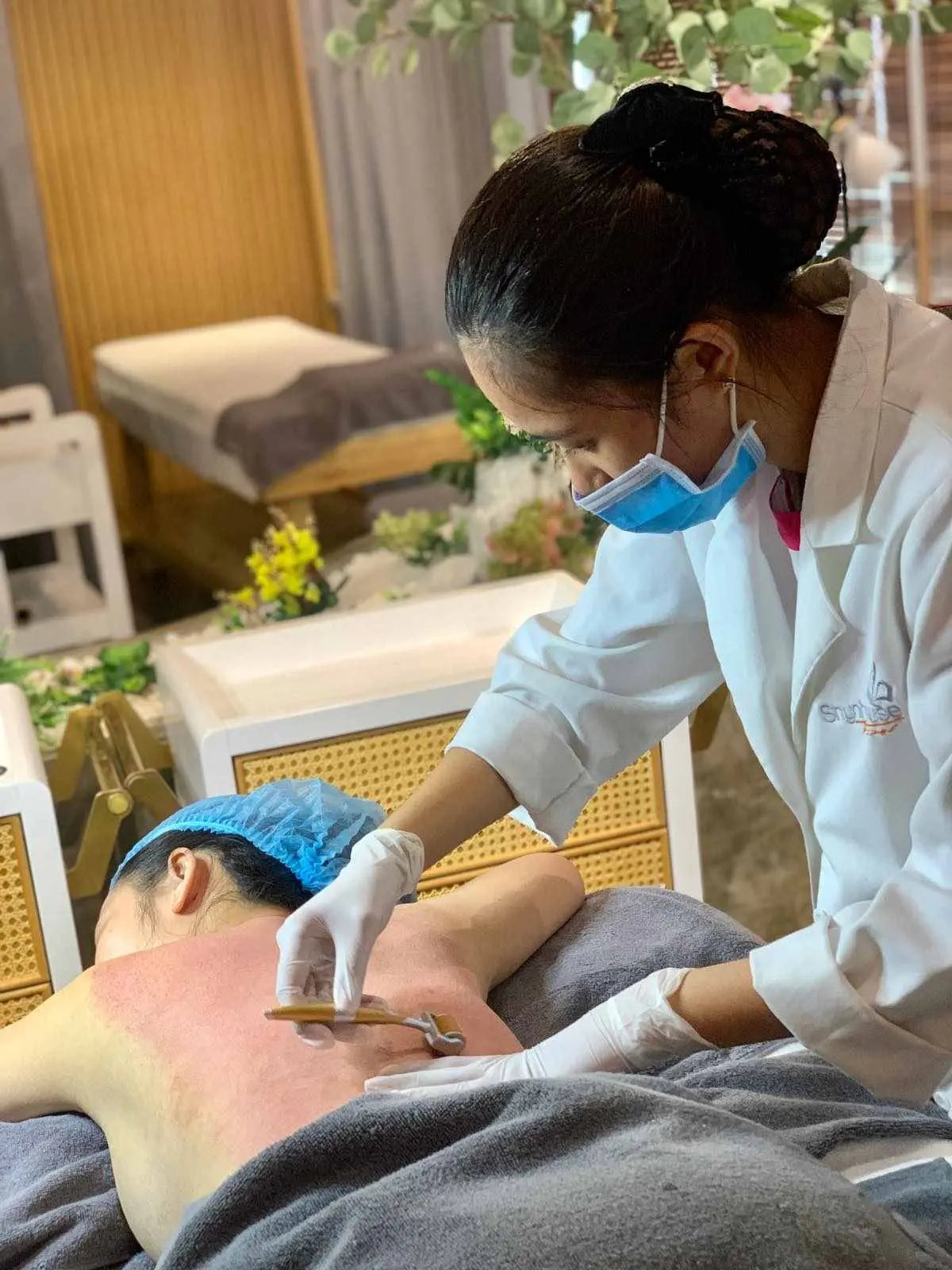 spa-tri-mun-lung-da-nang-5-min spa trị mụn lưng đà nẵng