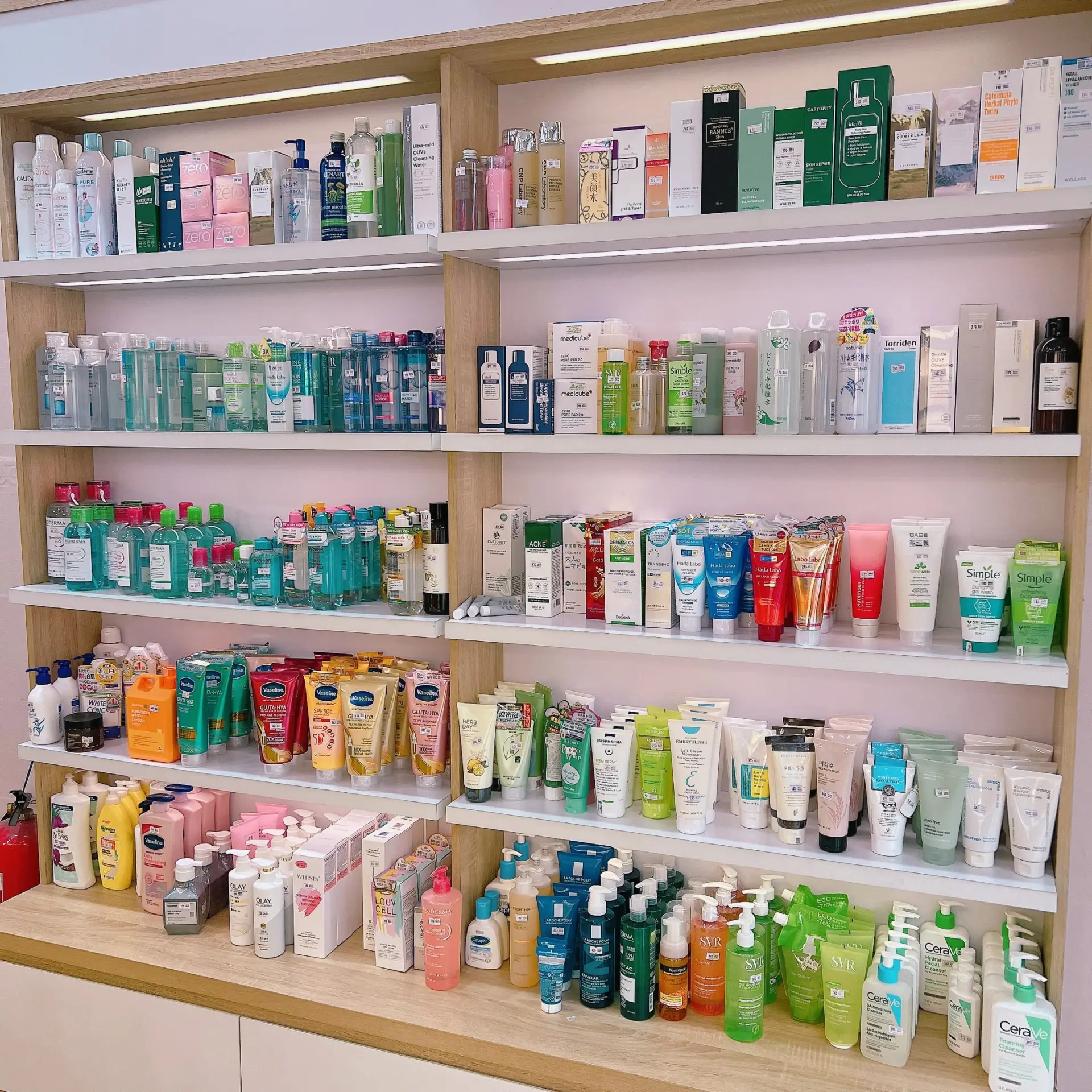 z5598692676690_f6fdea3eaedf80458695f25a61f29995-min shop mỹ phẩm biên hoà
