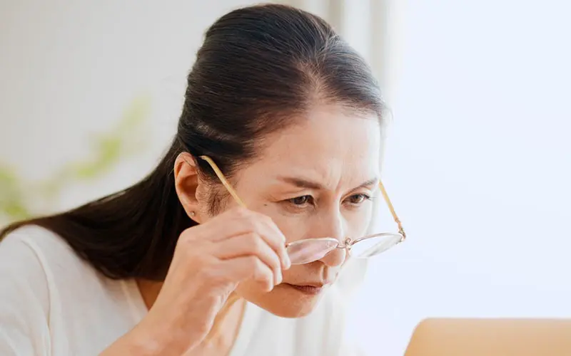 cac-benh-ly-pho-bien-can-thi-loan-thi-vien-thi-duc-thuy-tinh-the-4 Triệu Chứng Và Cách Điều Trị Viễn Thị