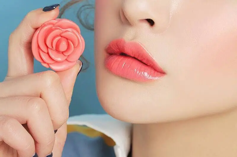 Son dưỡng cho môi xăm Son dưỡng cho môi xăm
