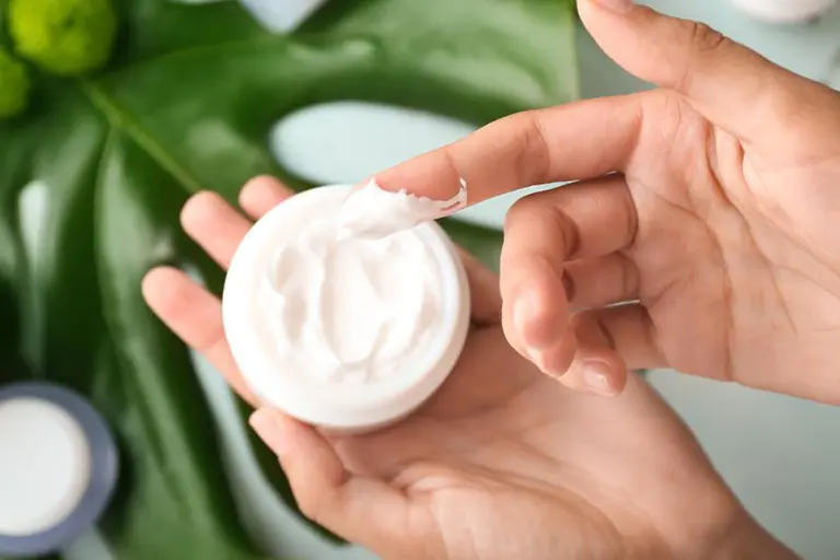 thuoc-va-san-pham-duoc-ba-si-da-lieu-khuyen-dung-4 Bổ sung dưỡng ẩm và phục hồi da