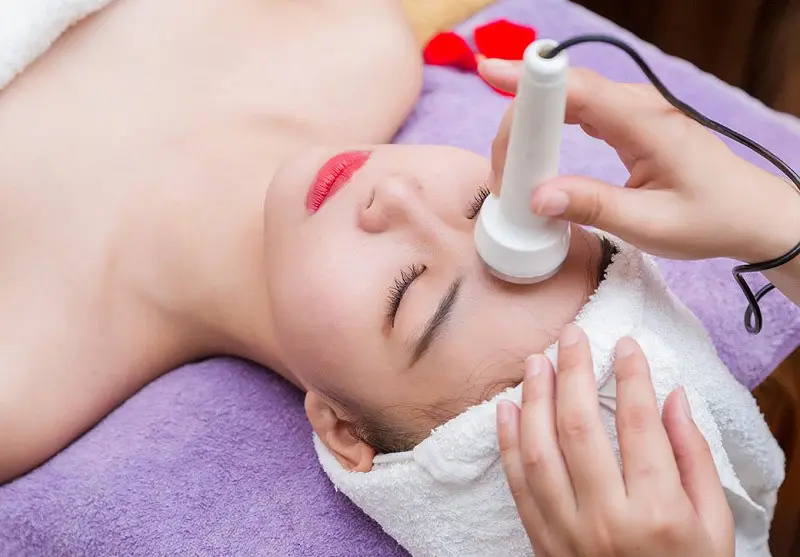 tuổi dậy thì có nên đi spa nặn mụn không tuổi dậy thì có nên đi spa nặn mụn không