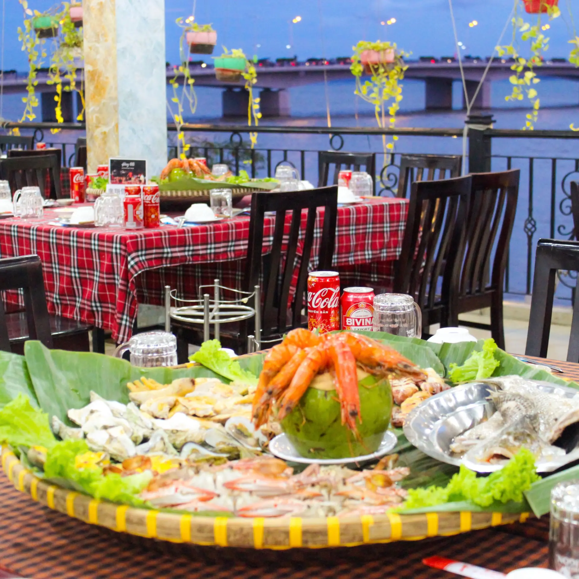 Bỏ Túi Ngay Top 4 Nhà Hàng Ven Sông Nha Trang Chất Lượng