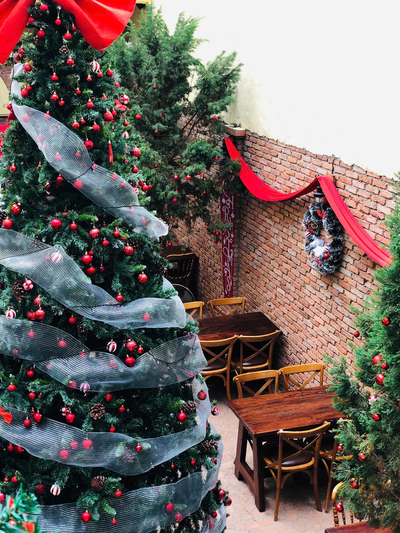Le Jardin Cafe & Bistro 