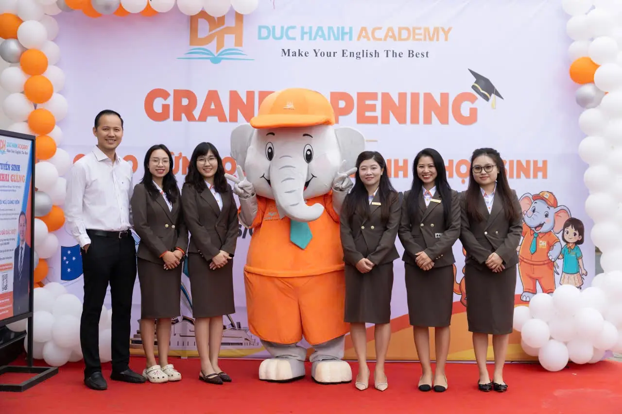 Đội ngũ giáo viên tâm huyết, chuyên môn cao tại Duc Hanh Academy.