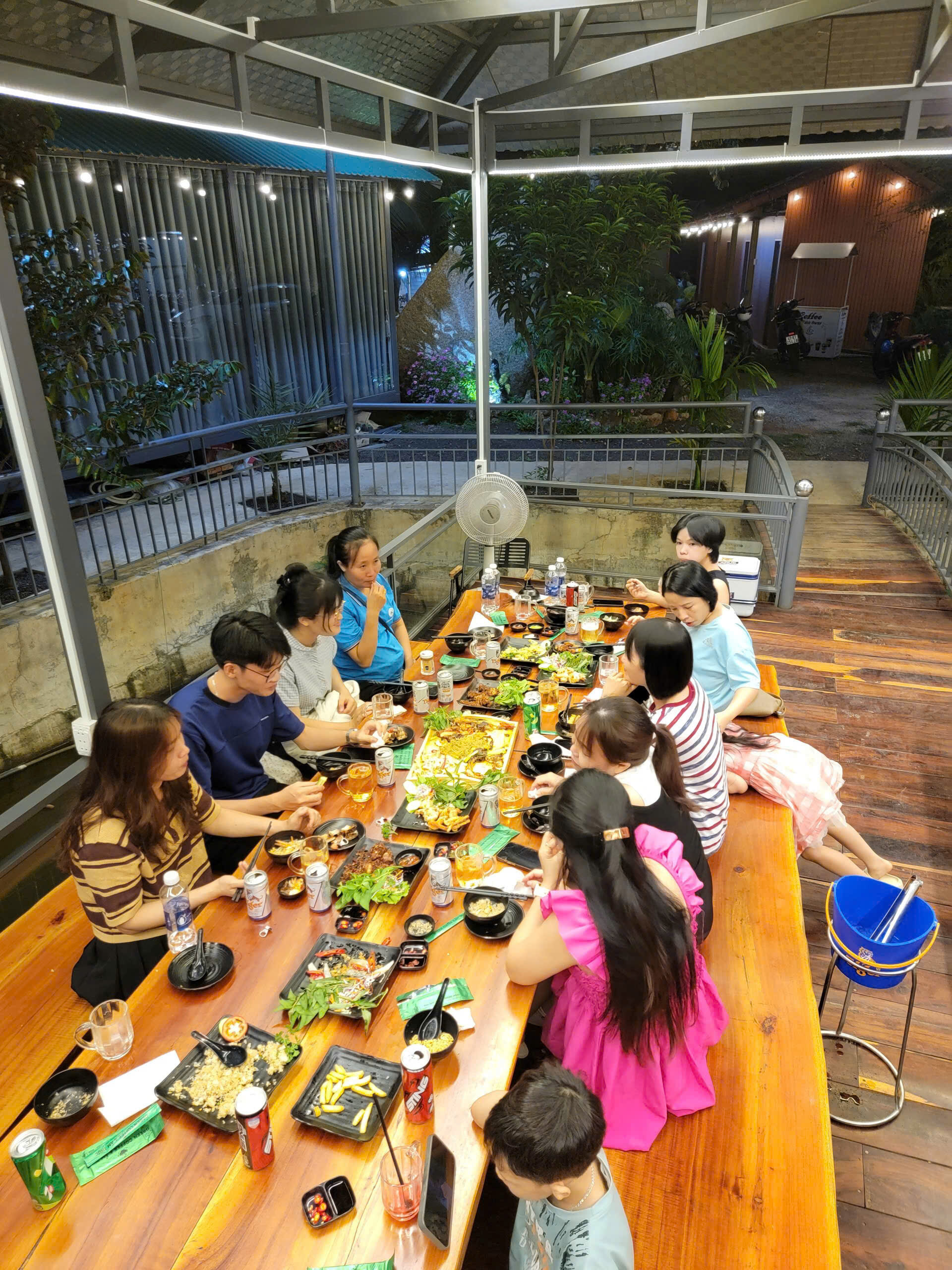 Tổ hợp Cafe & Ăn uống vô cùng tiện lợi.